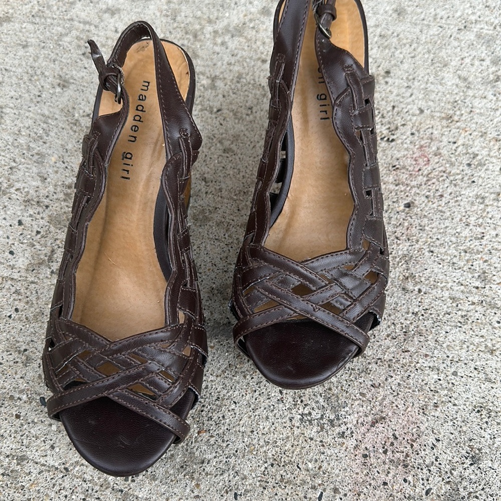 Size 6.5 women’s Steve Madden wedge sandal